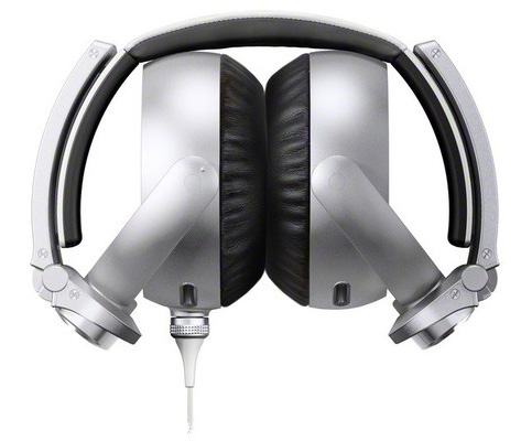 Sony-MDR-XB910-cuffie-ripiegate